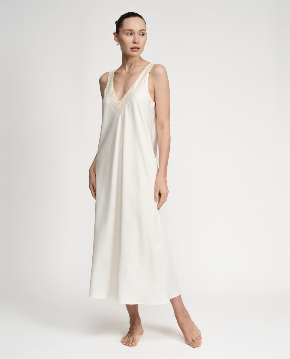 Imagem 0 de Camisa de Dormir de Cetim com Decote em Bico e Renda