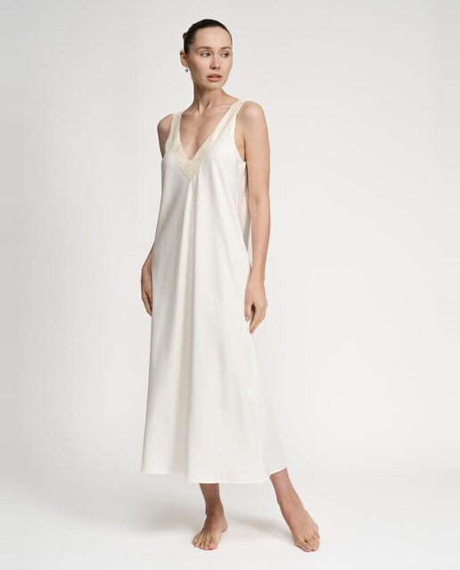 Imagem 0 de Camisa de Dormir de Cetim com Decote em Bico e Renda