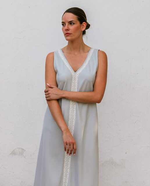 Camisón de mujer  raso escote pico con encaje doble