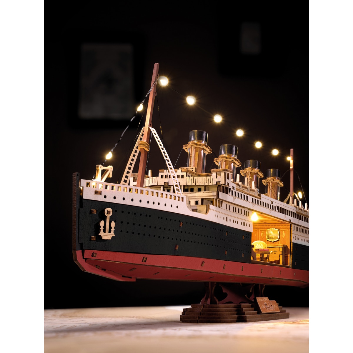 Maquete em Madeira Rokr 1912 Eternal Atlantic Voyager 5