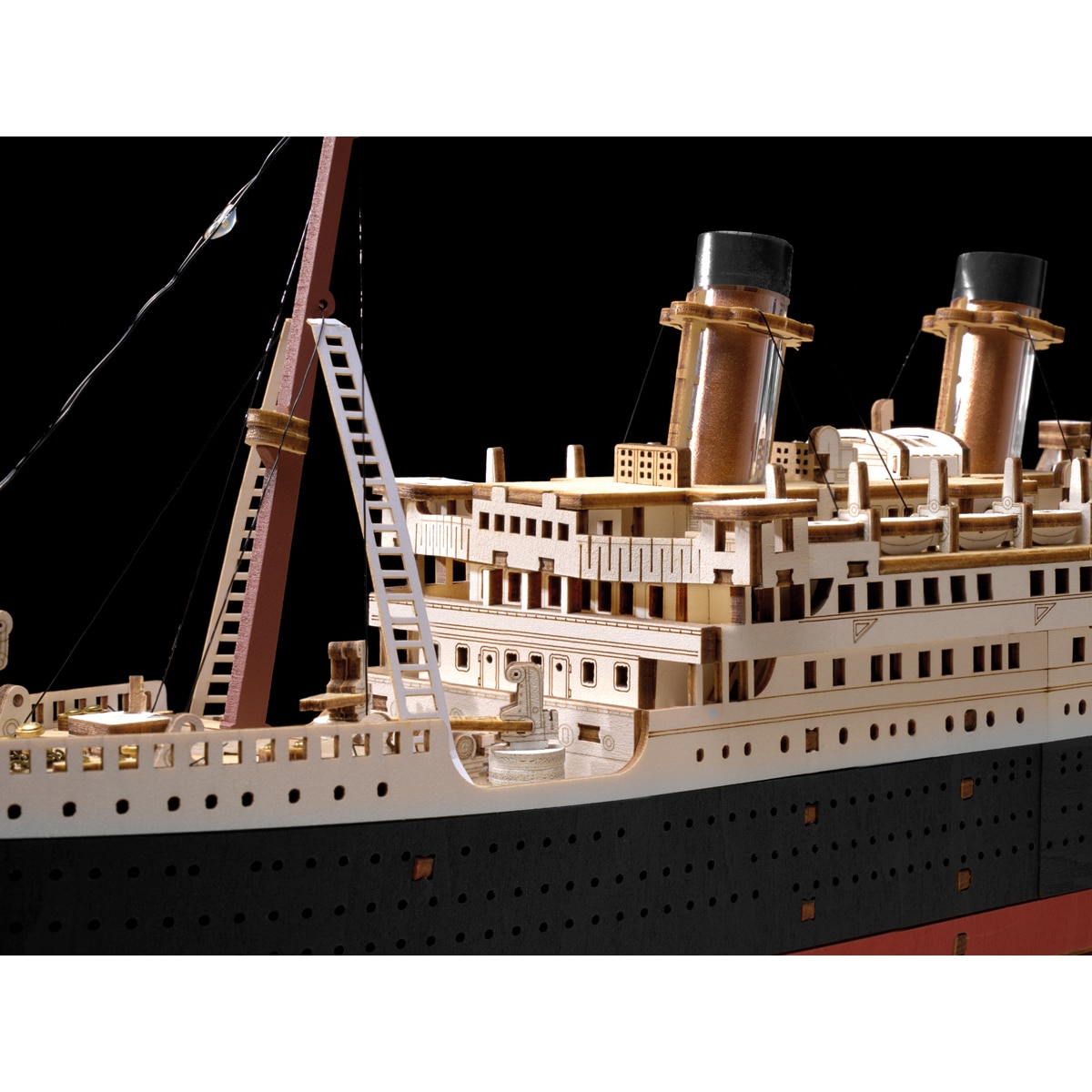 Maquete em Madeira Rokr 1912 Eternal Atlantic Voyager 15