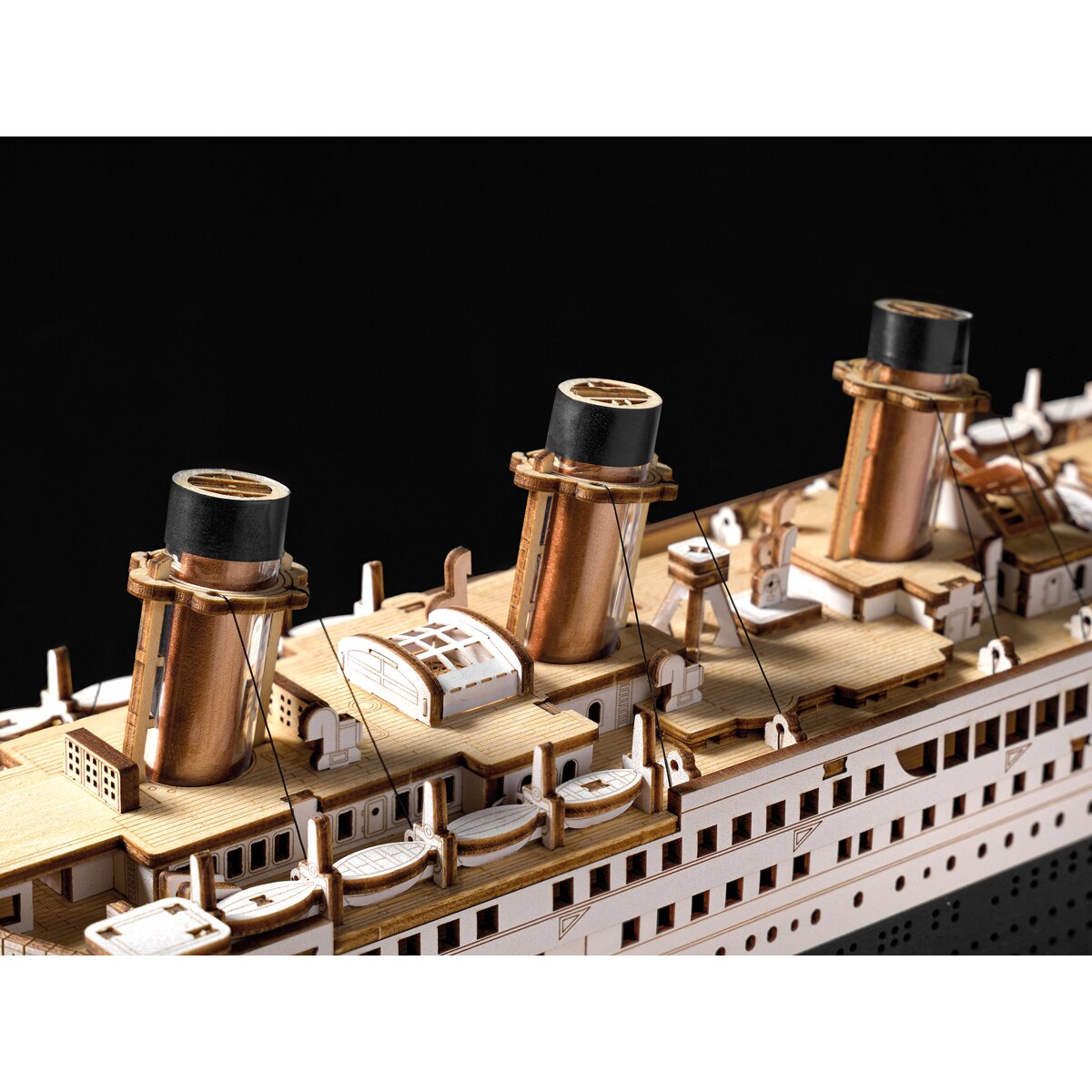 Maquete em Madeira Rokr 1912 Eternal Atlantic Voyager 16