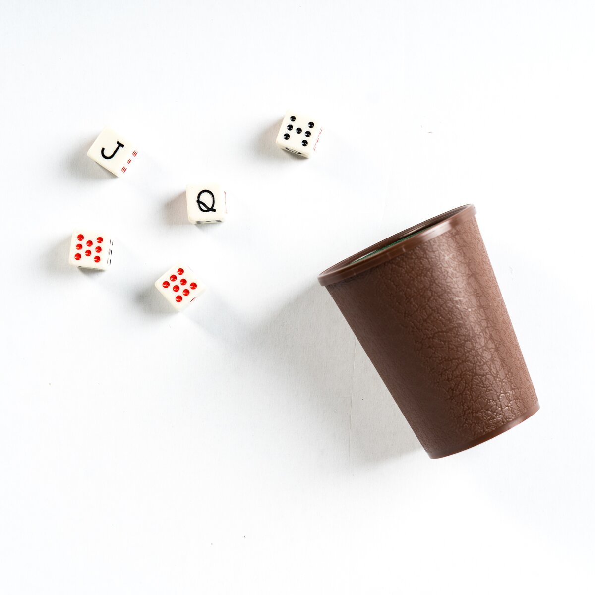 Cubilete y Dados Fournier Póker 3