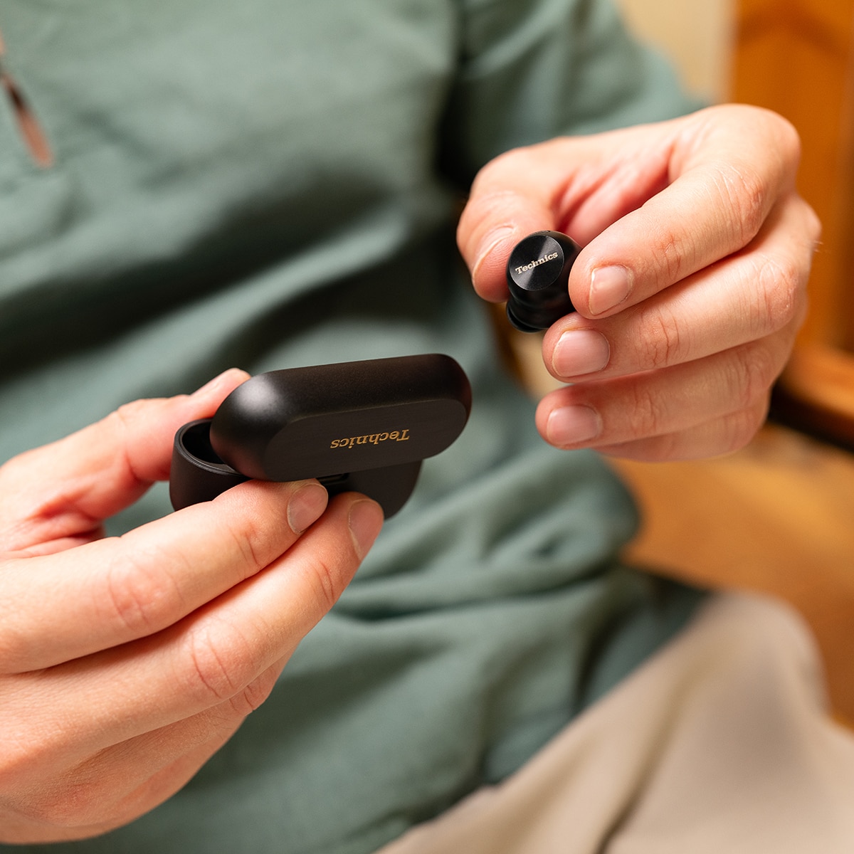 Auriculares True Wireless Technics AZ100 con cancelación de ruido, LDAC y Voice Focus AI Negro-12