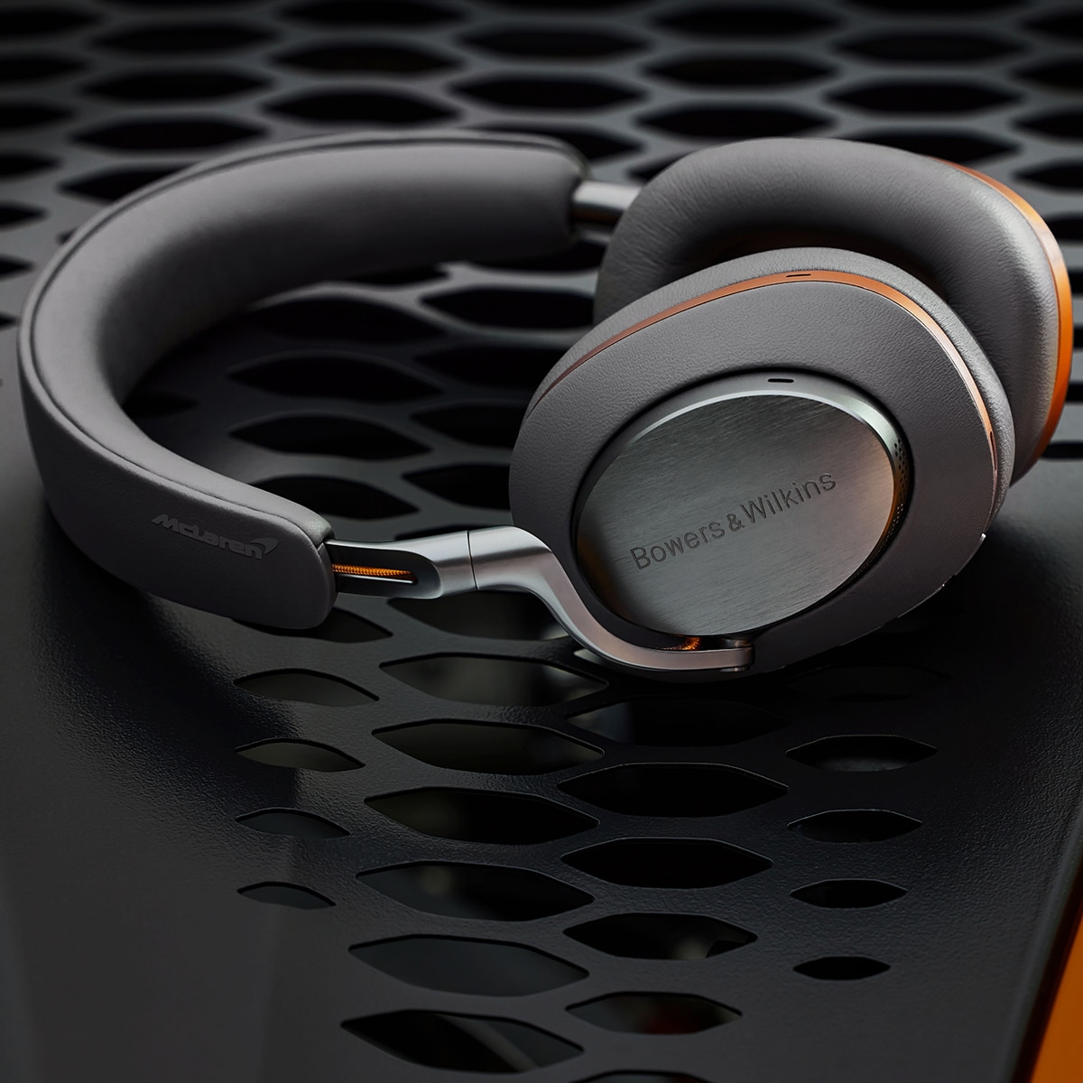 Auriculares diadema inalámbricos Bowers & Wilkins Px8 McLaren Edition, con cancelación de ruido Gris / Naranja-9