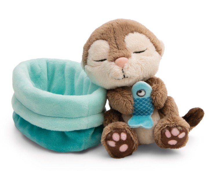 Peluche NICI lontra com peixe 12cm dormir no cesto azul 2