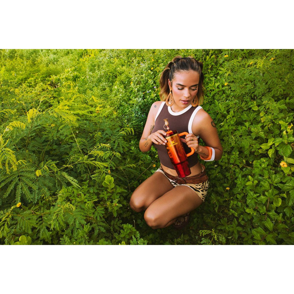 Termo Quencher H2.O Stanley Flowstate 0,89 L  Karol G 10