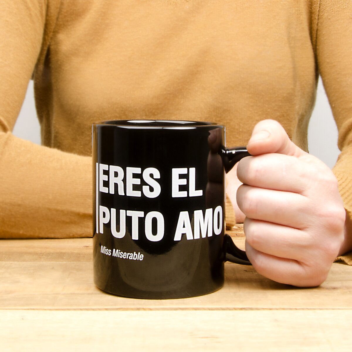 Caneca Existencialista Miss Miserable 2