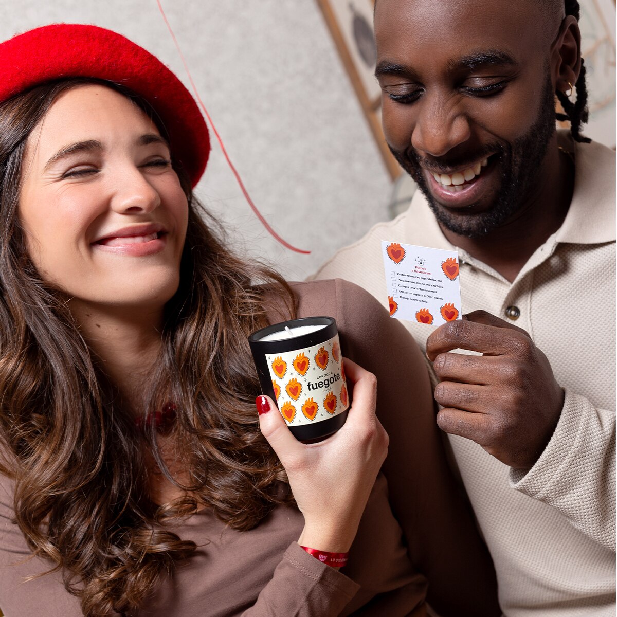 Vela UO Contigo fuegote aromatizada para regalar tiempo en pareja 3