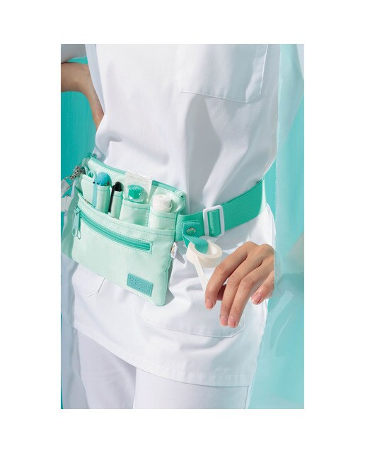 Fanne Bag Enfermeira em apuros soft colors aguamarina 4