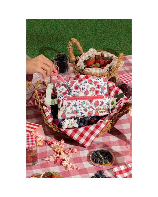 Fanny bag Enfermera en apuros Strawberry 2