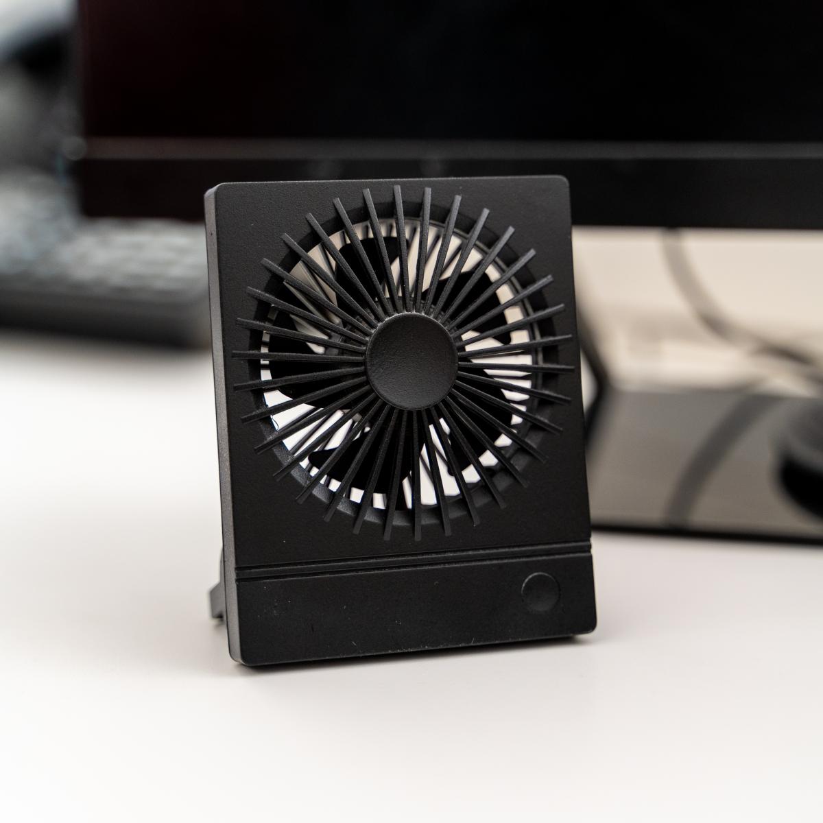 Ventilador de mesa recarregável Kikkerland - Artigo Sortido. Envio realizado de forma aleatória 2