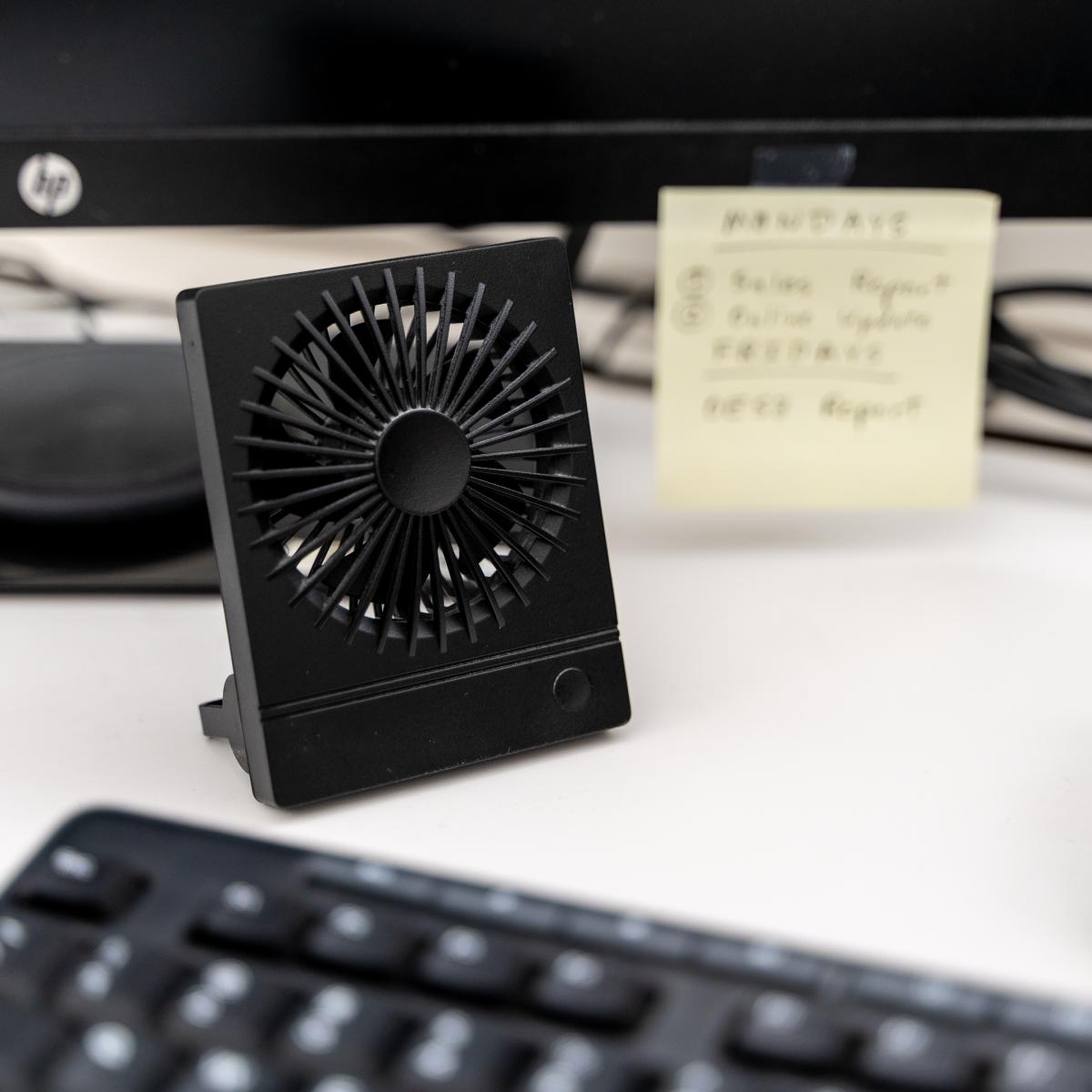 Ventilador de mesa recarregável Kikkerland - Artigo Sortido. Envio realizado de forma aleatória 3