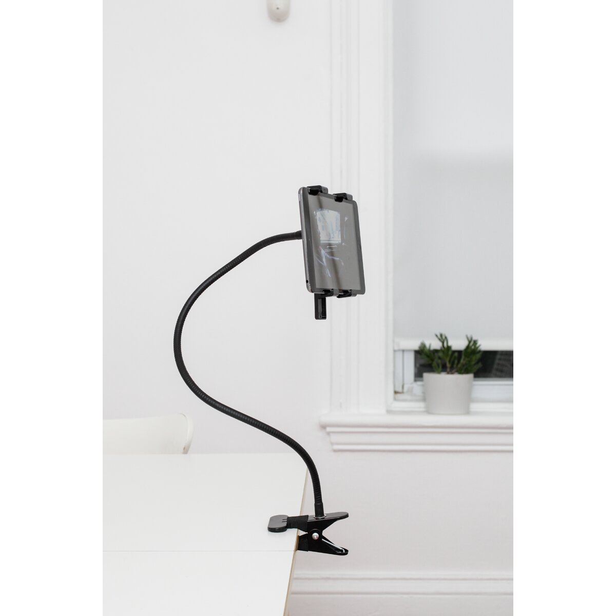 Suporte flexível com mola Kikkerland para tablet preto 2