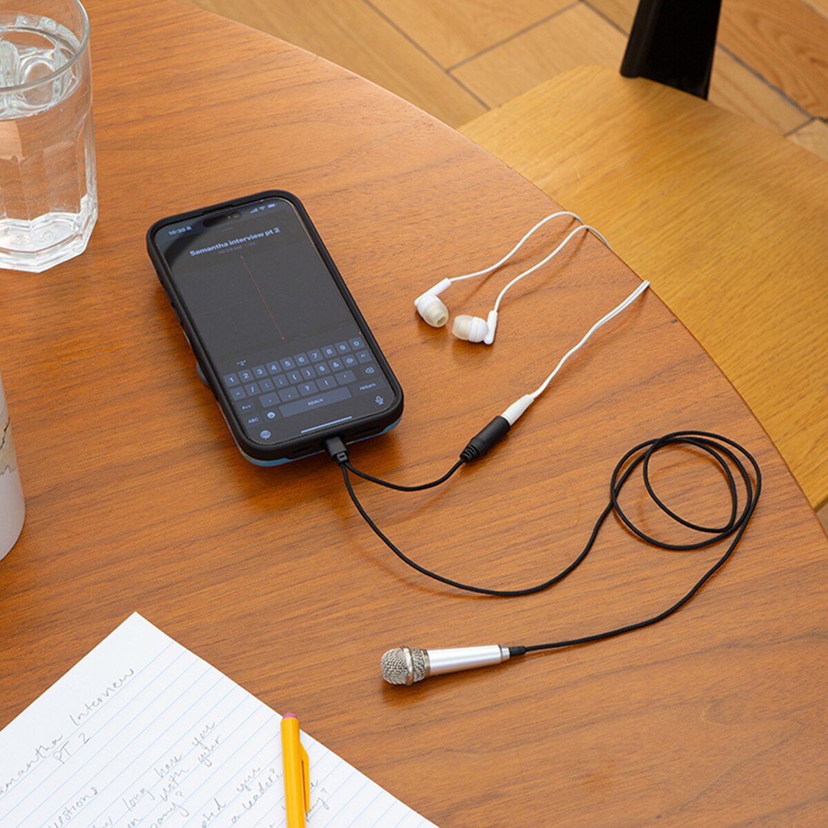 Mini microfone com adaptador de áudio para telemóvel da Kikkerland 2