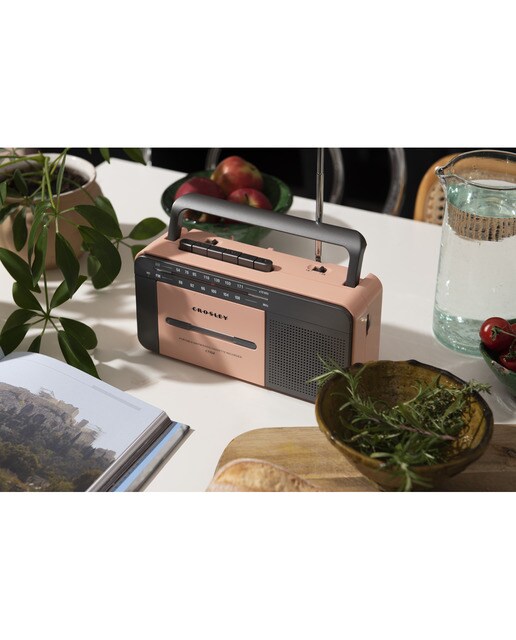 Reprodutor de cassetes Crosley com rádio e Bluetooth rosa 8