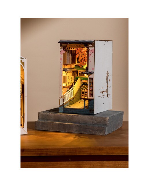 Maqueta de sujetalibros Rolife Sakura Densya 3