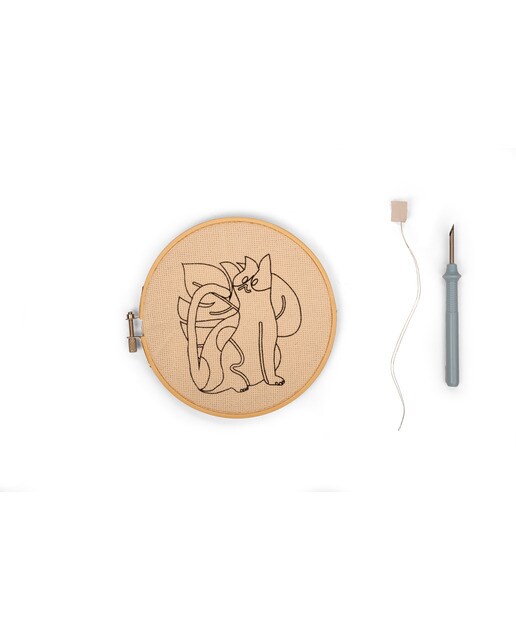 Set de costura punch needle gato de Kikkerland 3