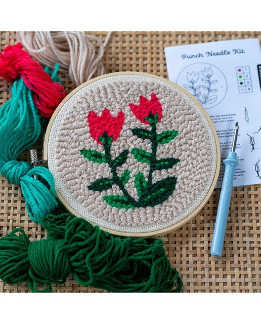 Set de costura punch needle tulipa de Kikkerland 2