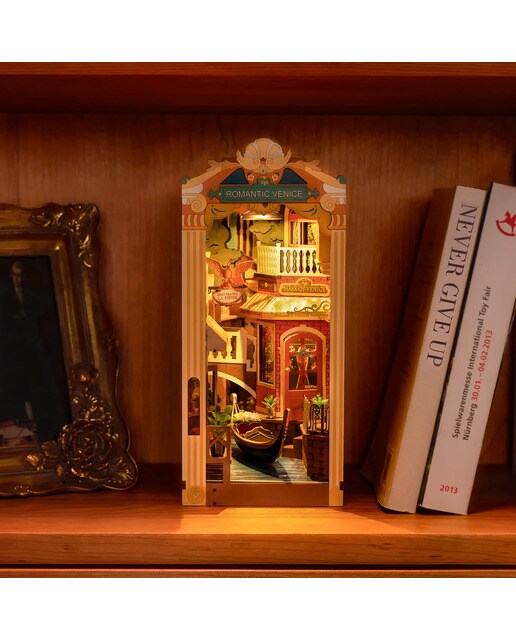 Maqueta de suporte para livros Rolife Romantic Venice 5