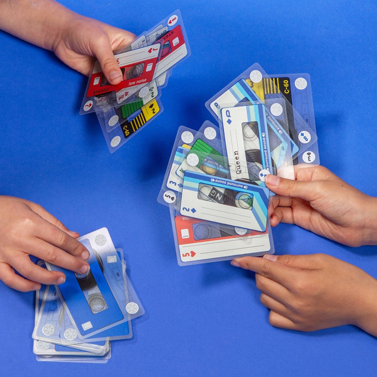Baralho de cartas com design de cassete  Kikkerland 2