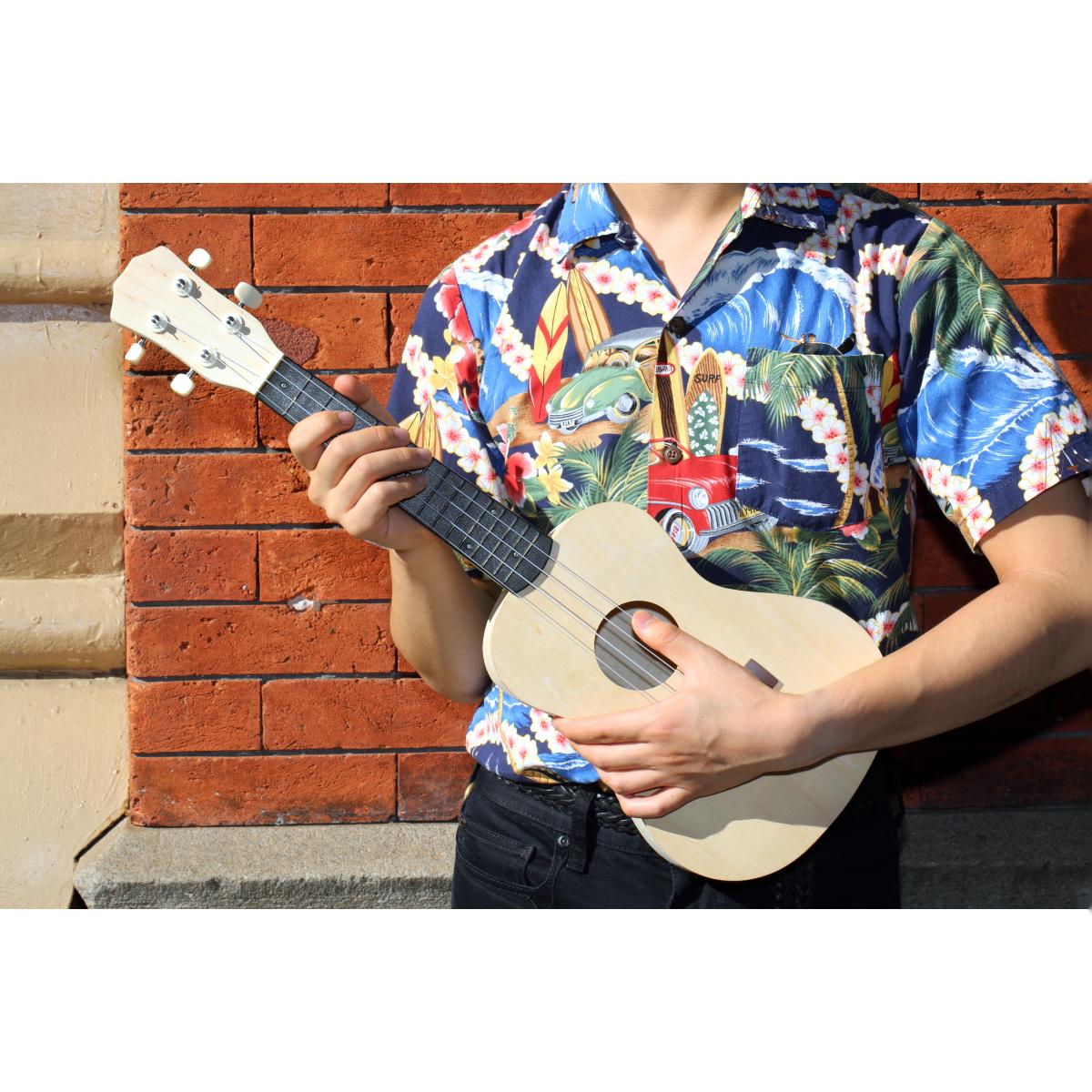 Ukelele DIY de madera Kikkerland 3