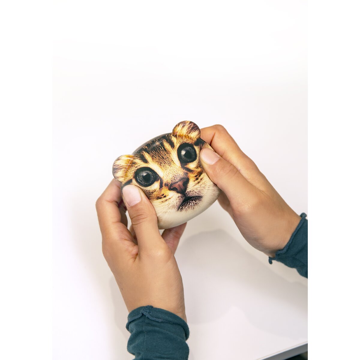 Bola anti-stress Gato e Tigre Kikkerland laranja 2