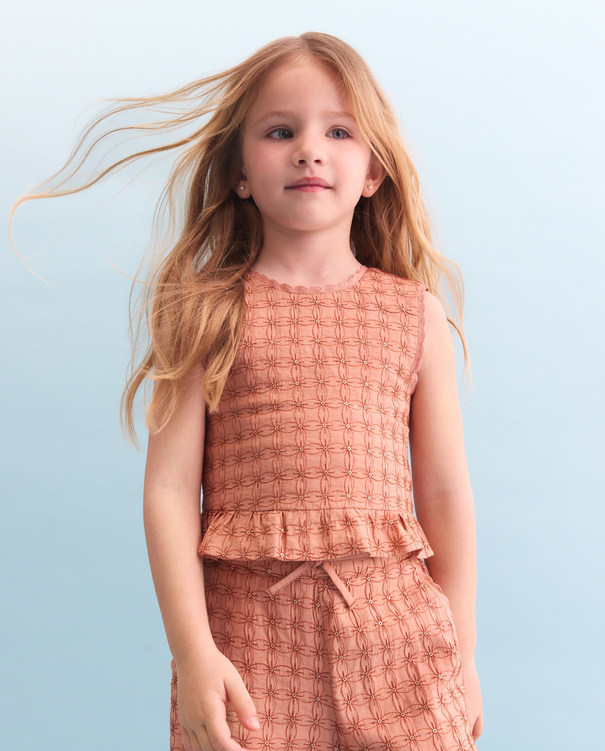 Imagem 0 de Blusa sem Mangas com Bordado com Lantejoulas