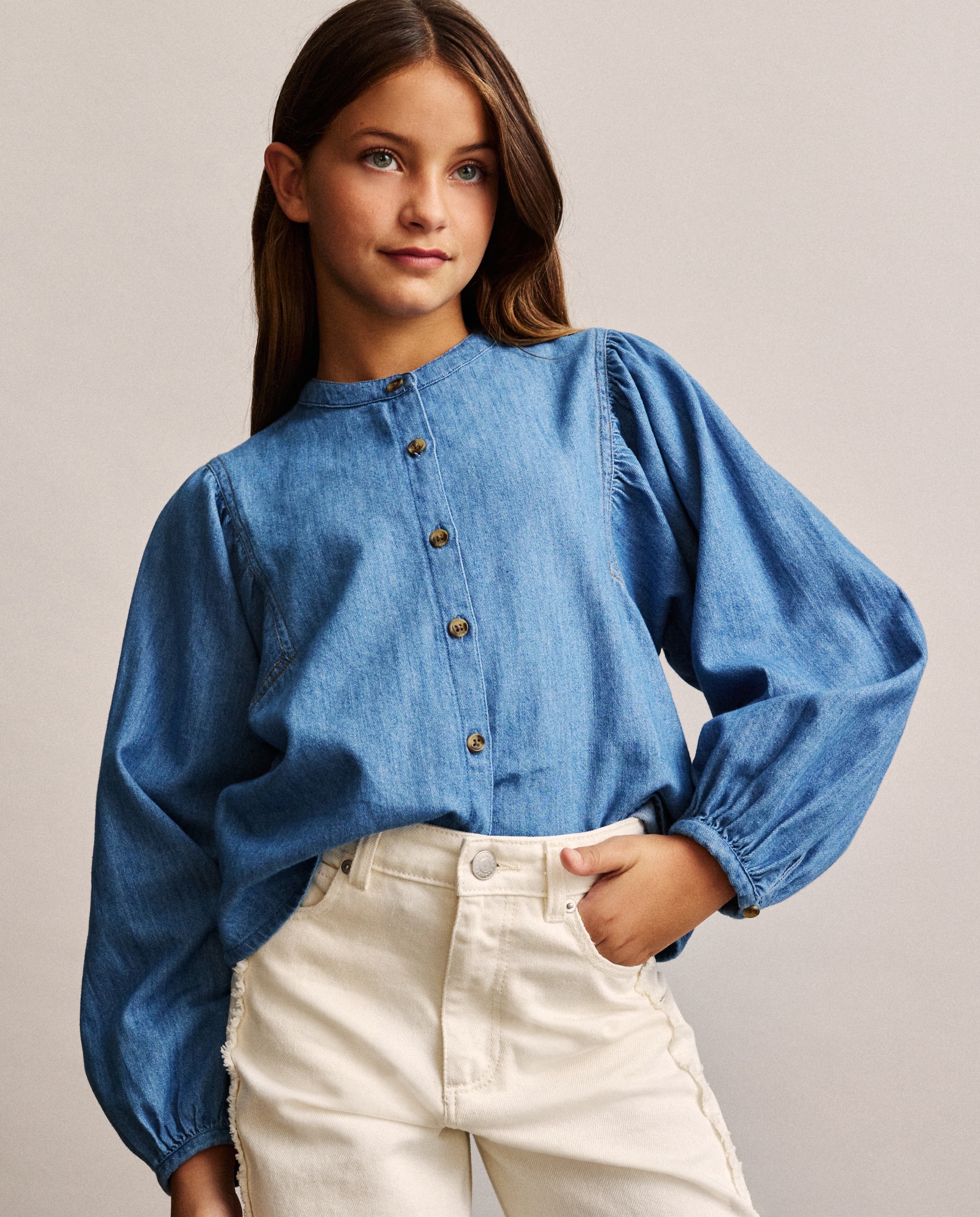 Blusa em Tecido de Ganga com volume e Manga Comprida Azul pálido-1