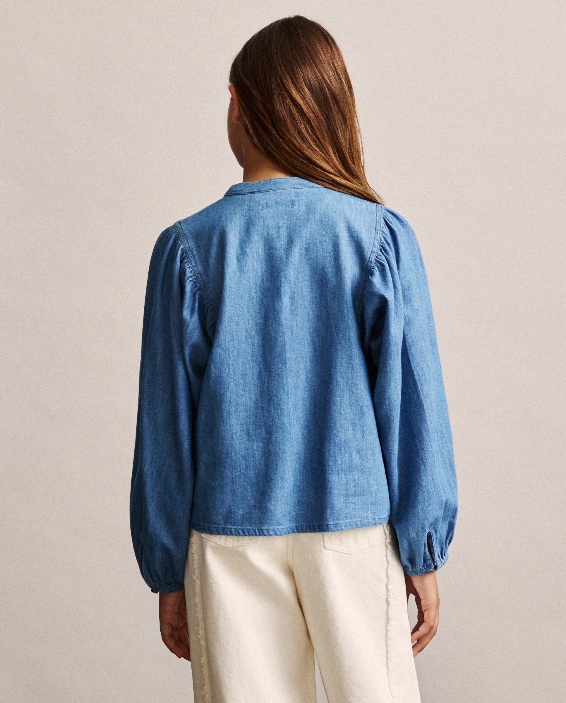 Blusa em Tecido de Ganga com volume e Manga Comprida Azul pálido-3