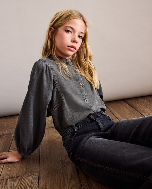 Imagem 0 de Blusa em Tecido de Ganga com volume e Manga Comprida