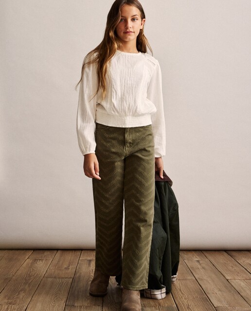 Imagem 0 de Blusa de Manga Comprida Romântica com Pregas, Folhos e Renda