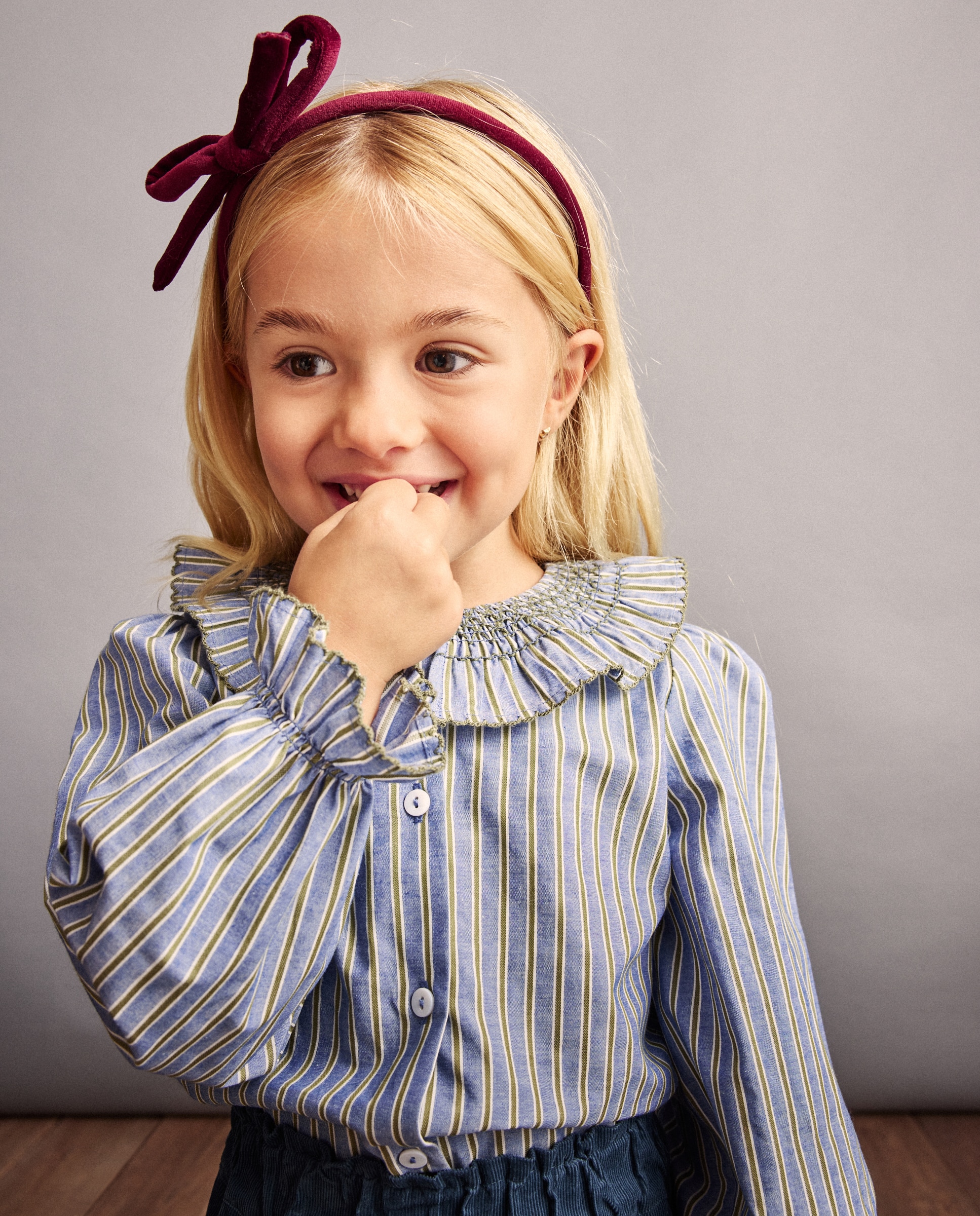 Imagem 0 de Blusa de Manga Comprida com Gola e Smock à Máquina