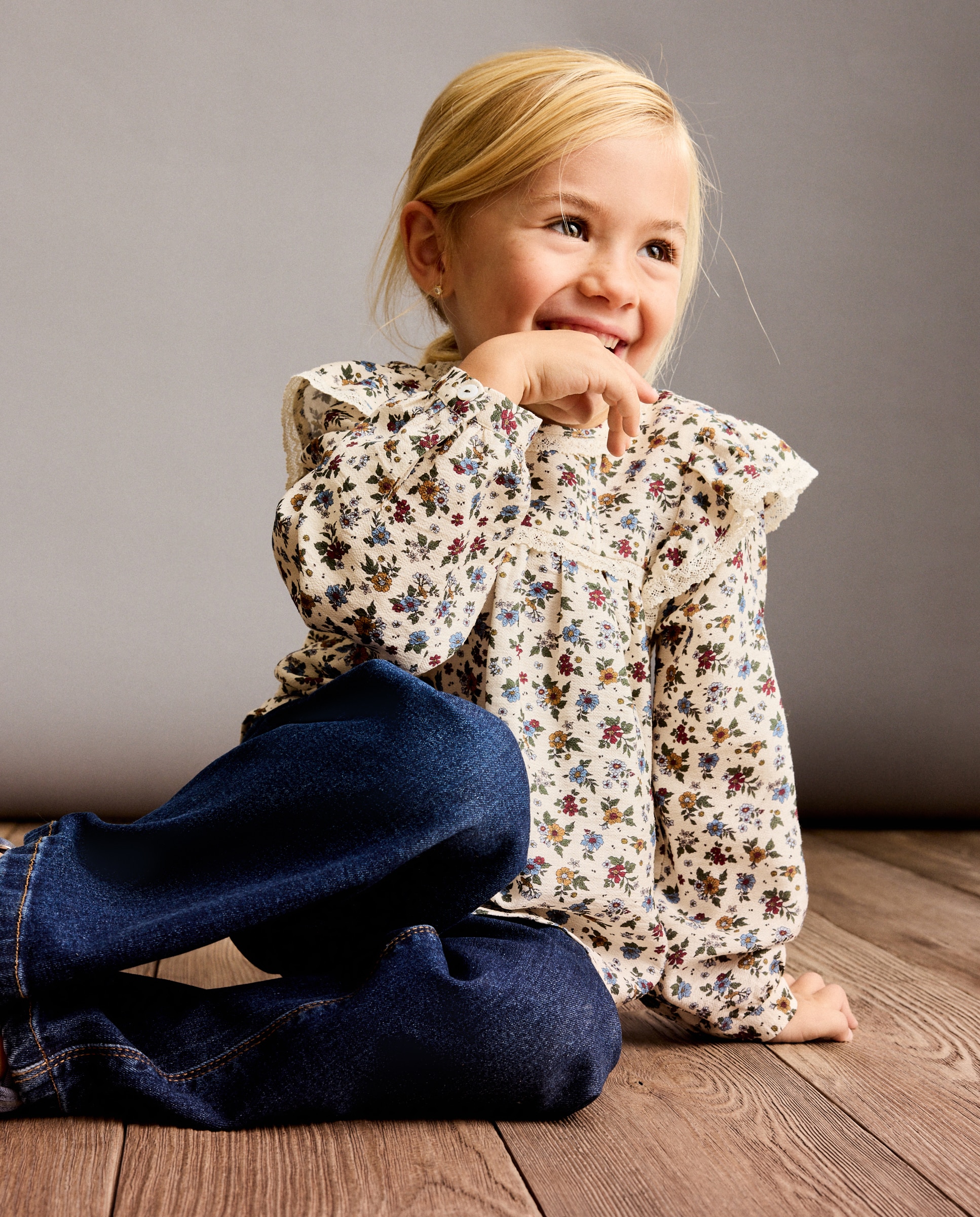 Blusa de Bombazina Fina com Manga Comprida e All Over Print Floral Branco-2