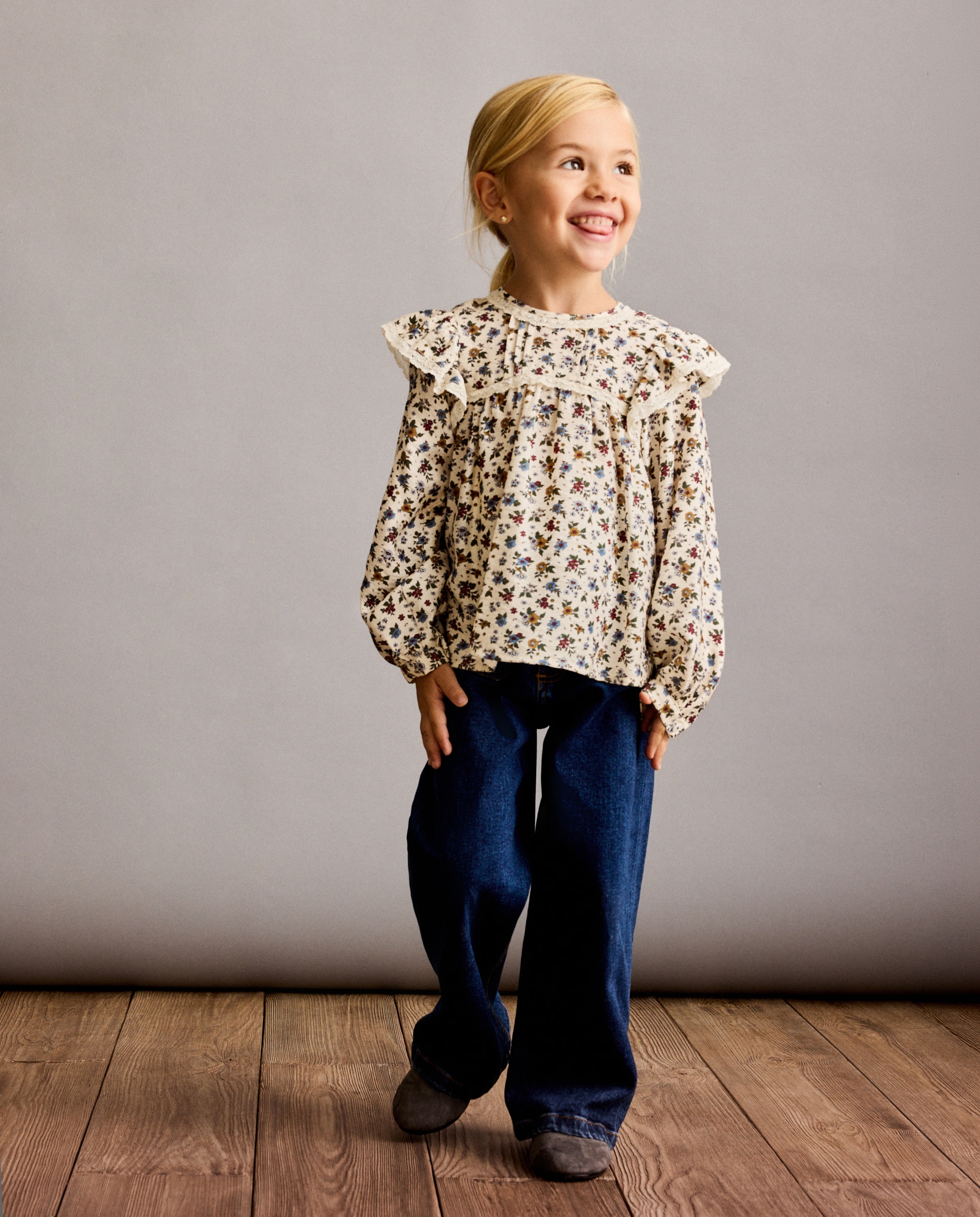 Blusa de Bombazina Fina com Manga Comprida e All Over Print Floral Branco-3