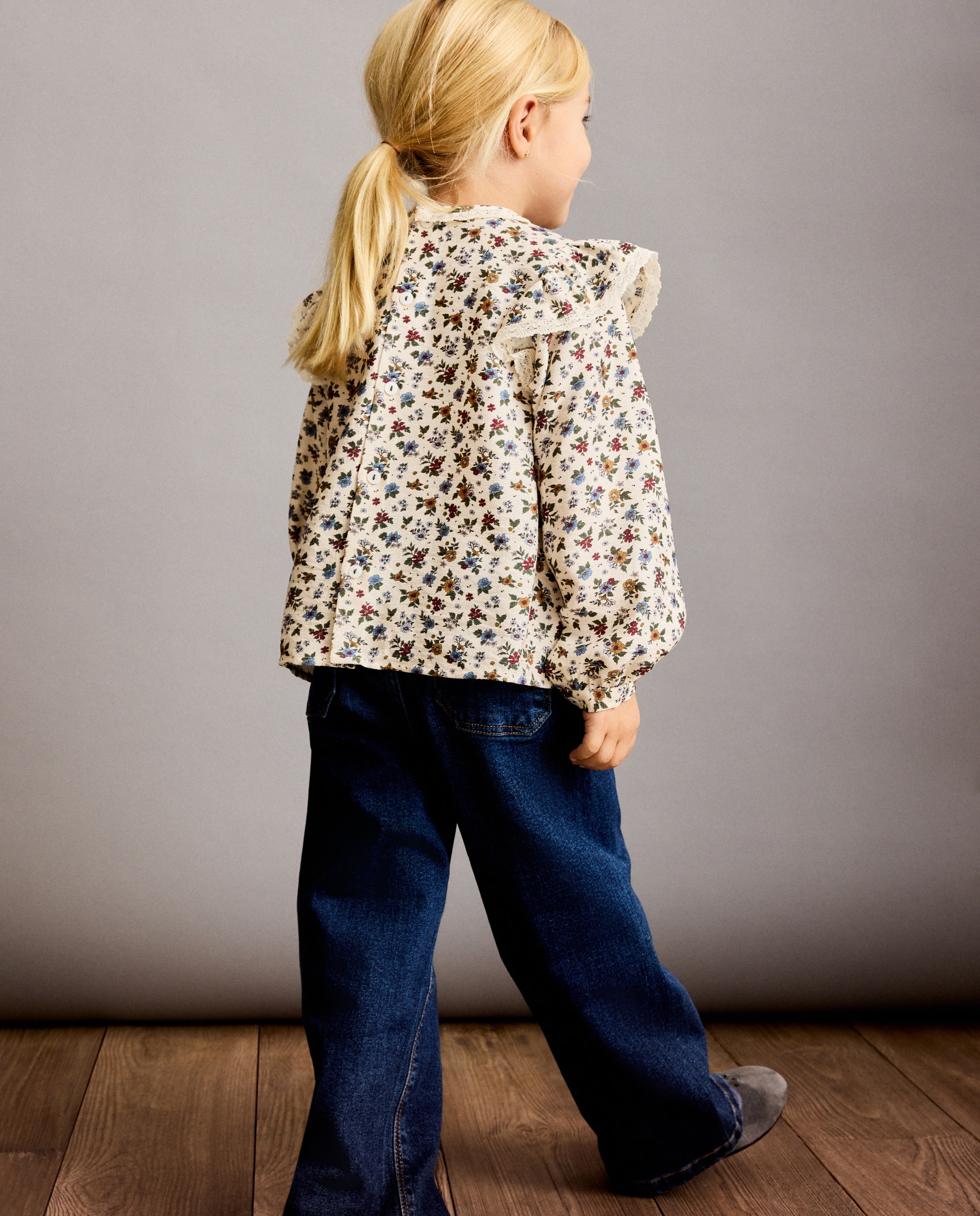 Blusa de Bombazina Fina com Manga Comprida e All Over Print Floral Branco-4
