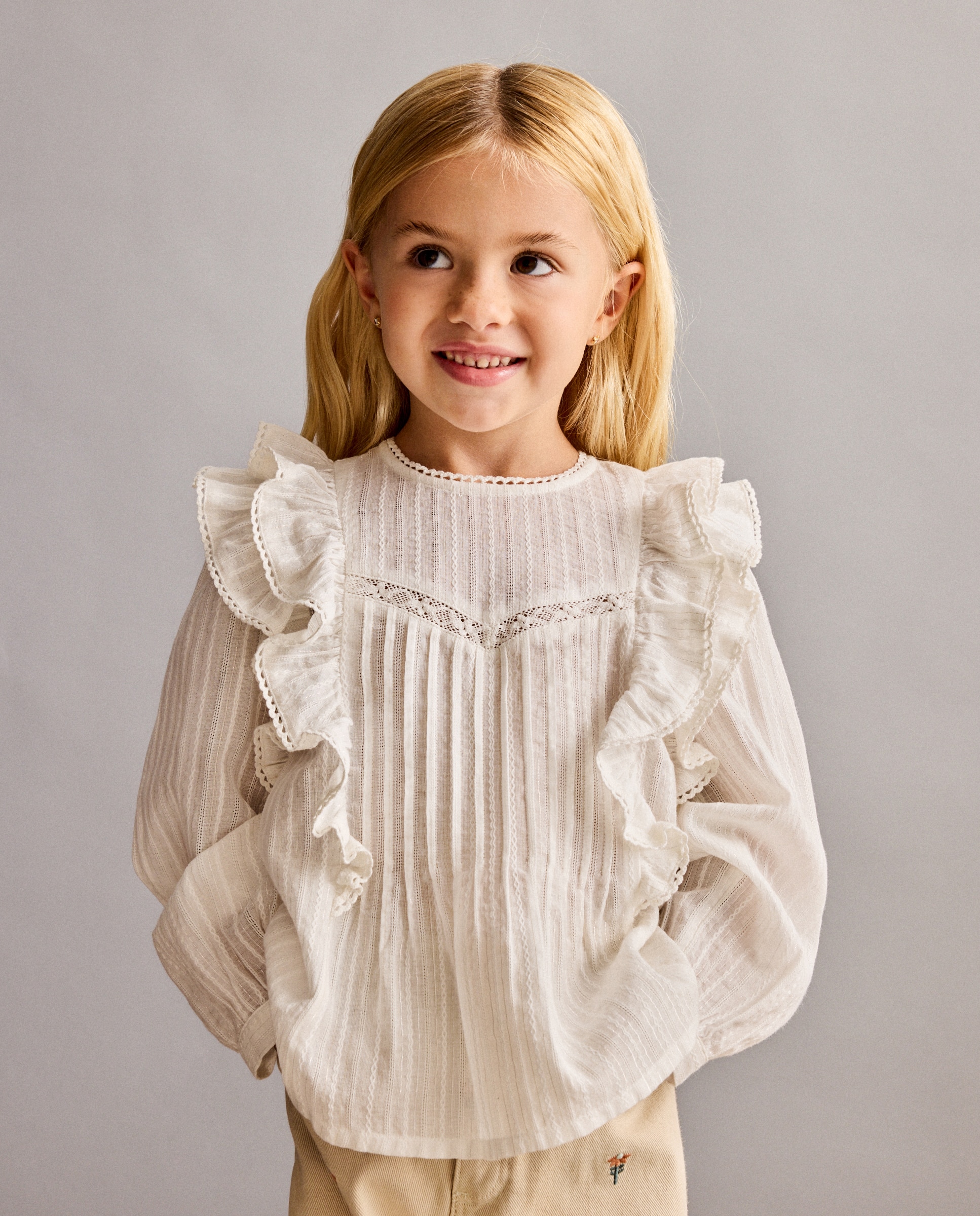 Camisa Dobby com Folhos e Tira Inserida Branco-marfim-2