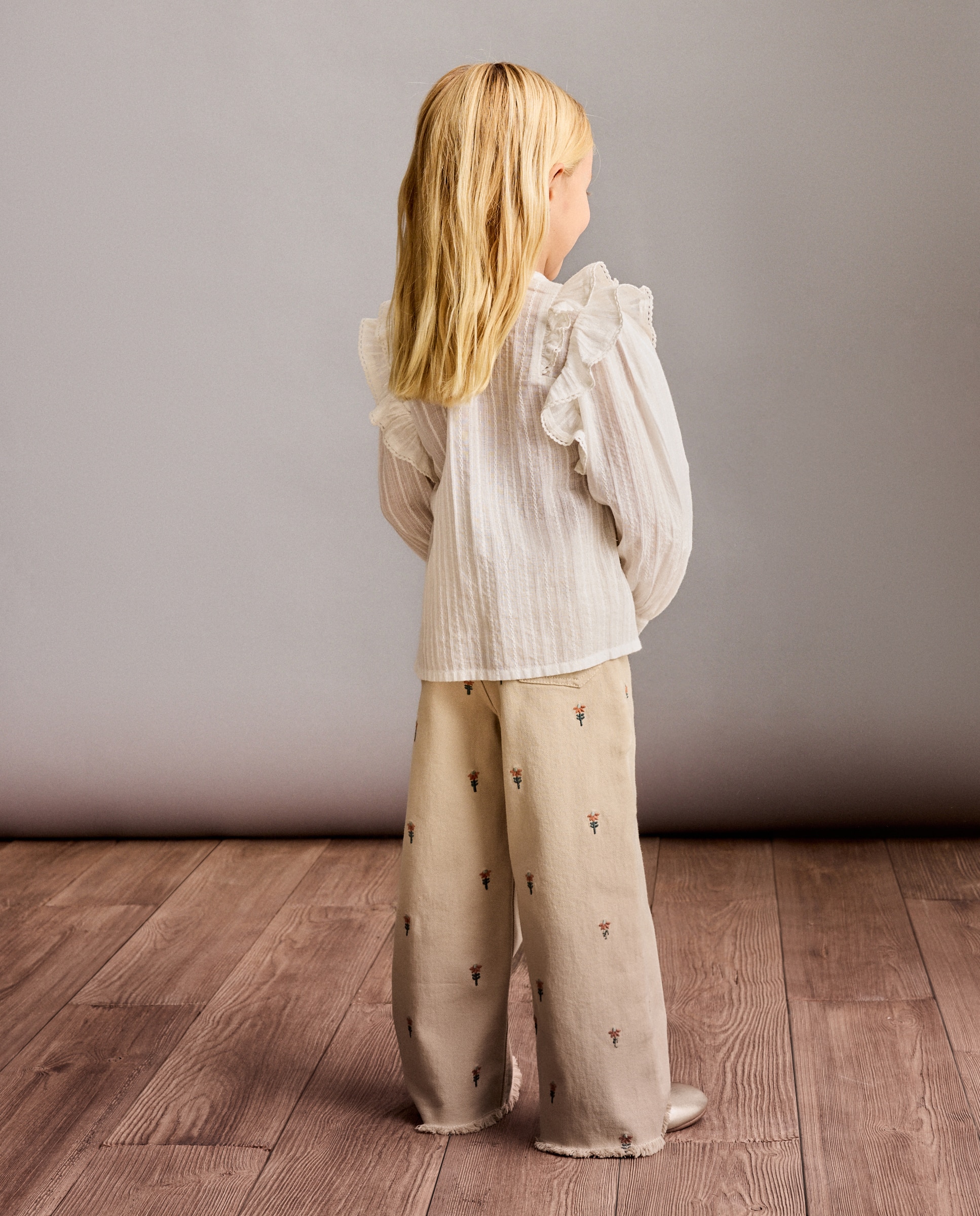 Camisa Dobby com Folhos e Tira Inserida Branco-marfim-3
