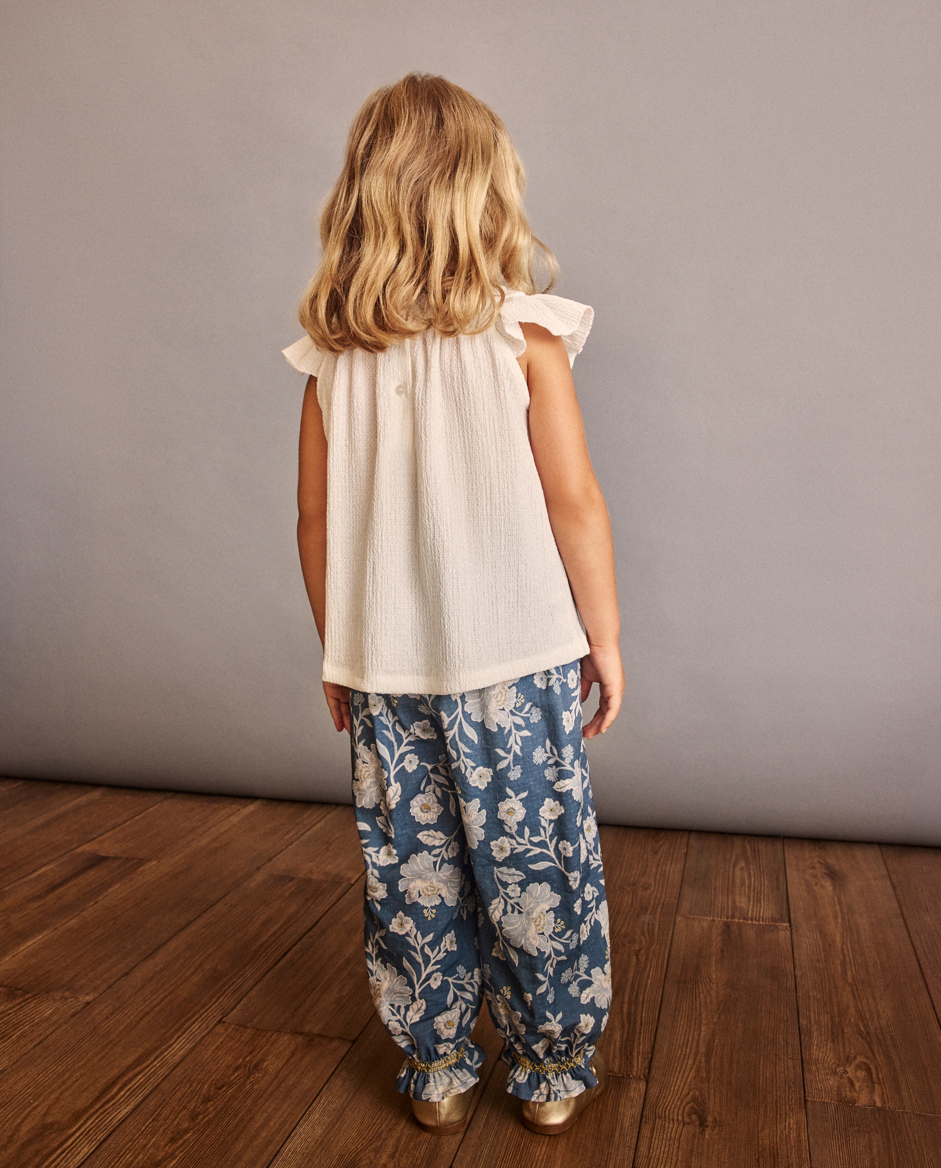 T-shirt sem Mangas e com Gola Smock Branco-marfim-3