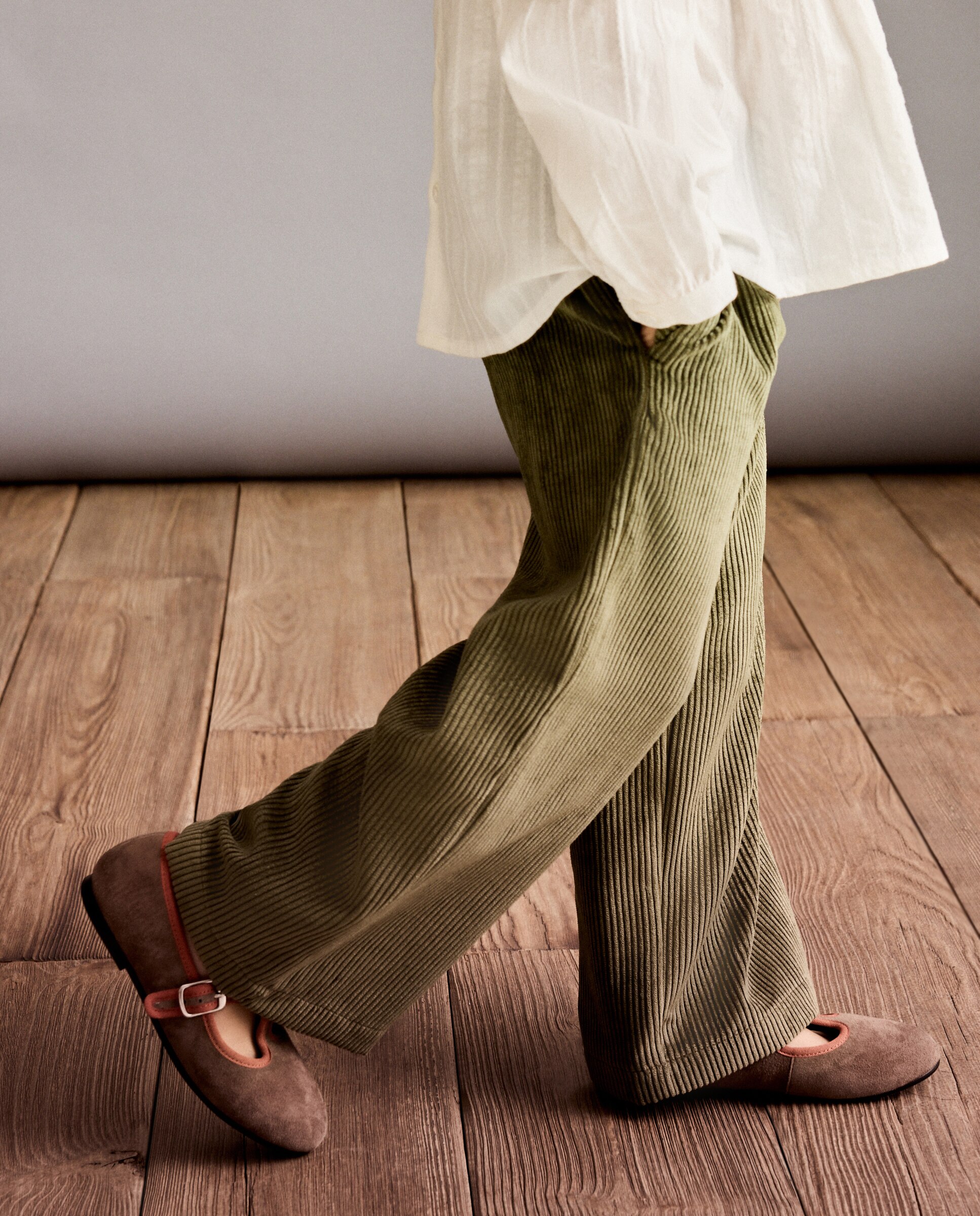 Pantalón pana gruesa fluida paper bag con botón en madera de niña - Coconut El Corte Inglés - 520 Kaki 520 Kaki-2