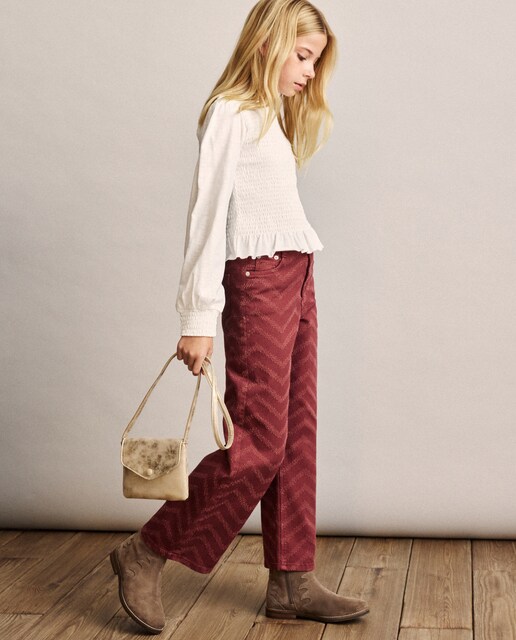 Imagem 0 de Jeans em Tecido Rasgado e Desfiado