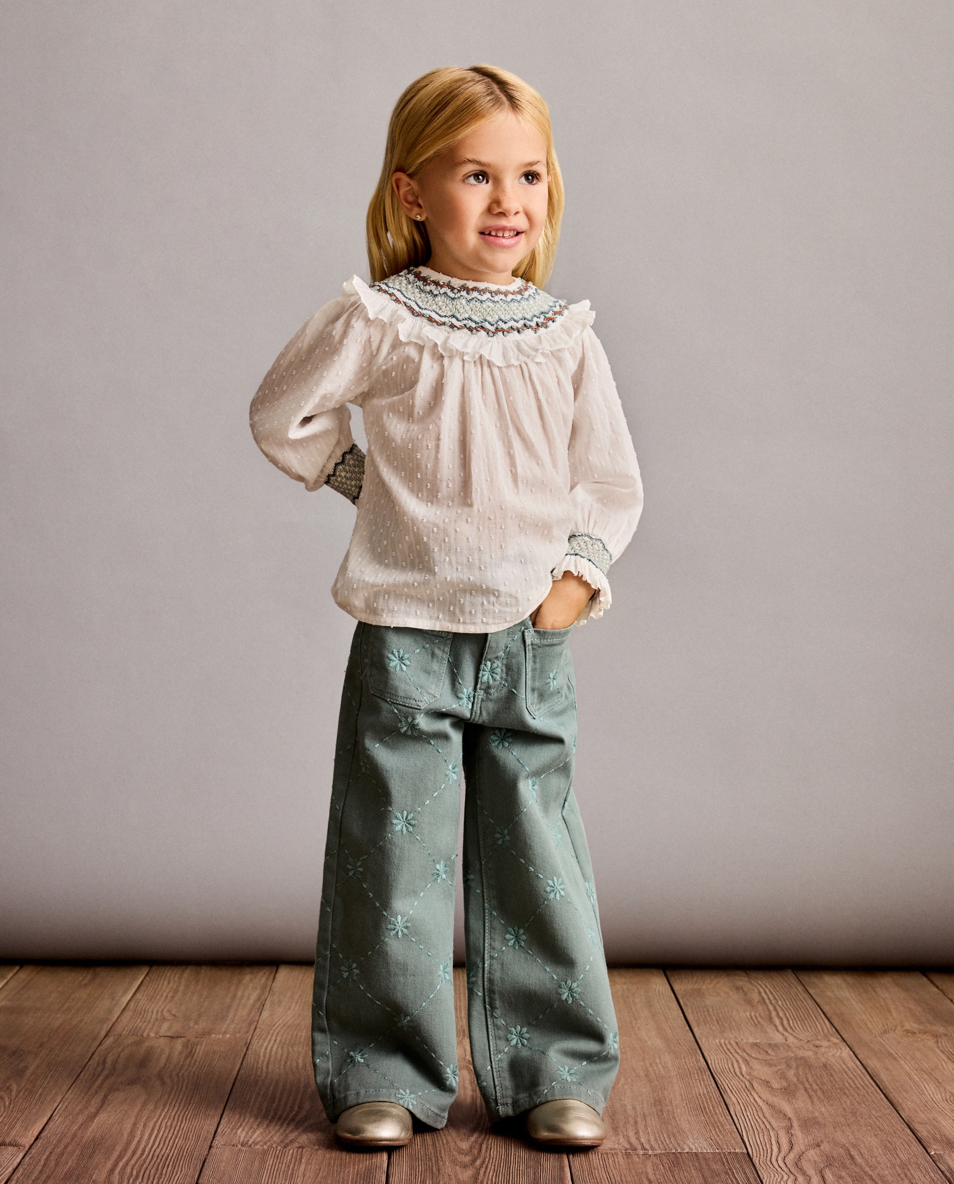 Pantalón de niña vaquero con bordado suizo - Coconut El Corte Inglés - Verde billar Verde billar-1