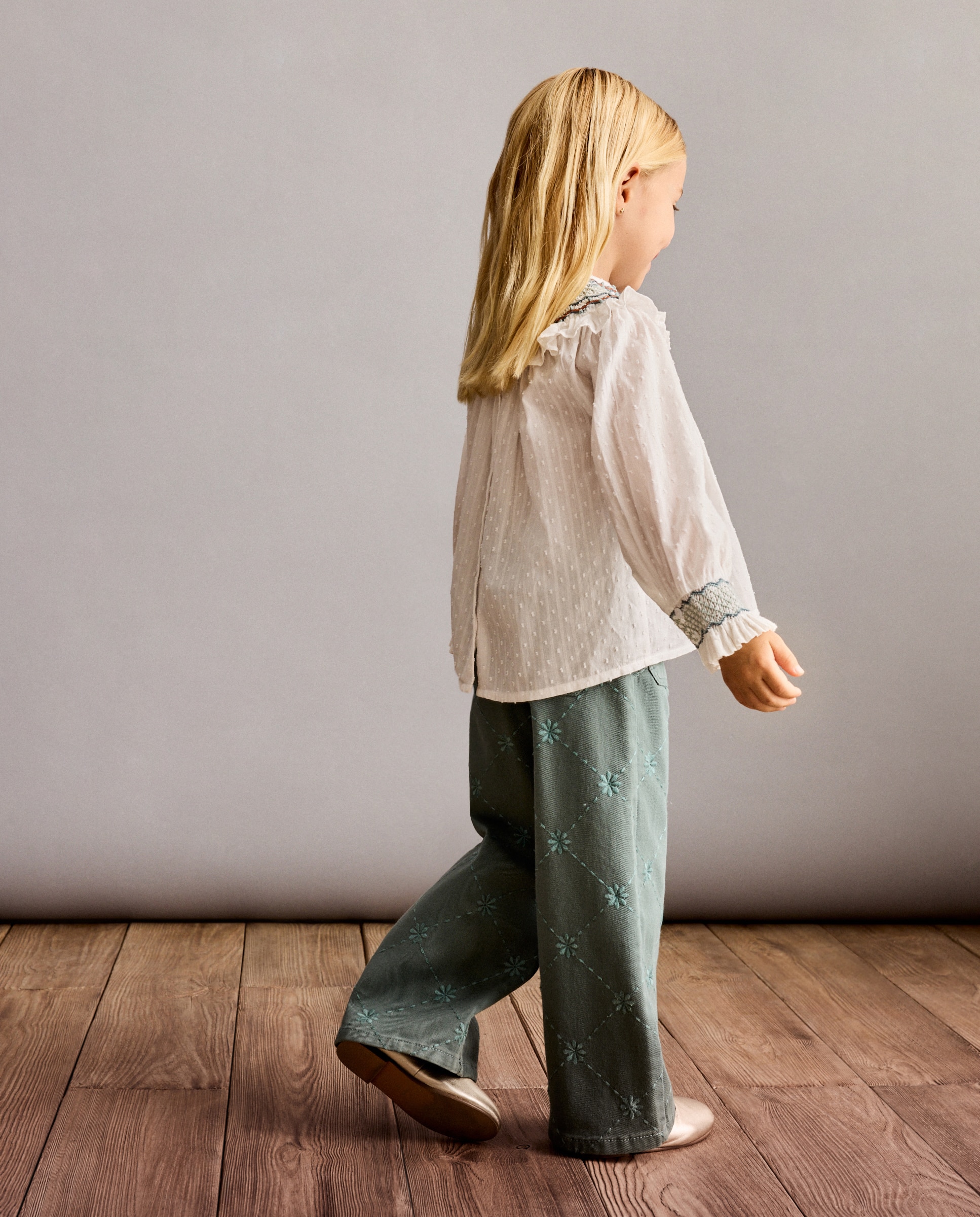 Pantalón de niña vaquero con bordado suizo - Coconut El Corte Inglés - Verde billar Verde billar-3