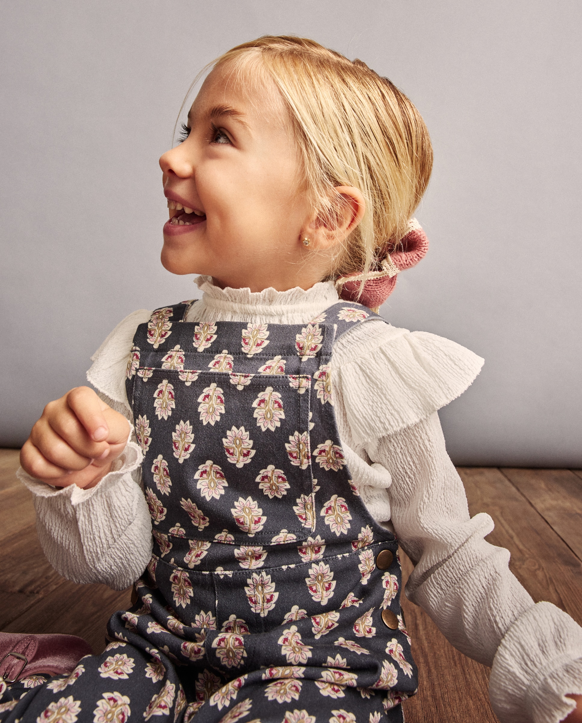 Imagem 0 de Jardineiras de Sarja com All Over Print Floral
