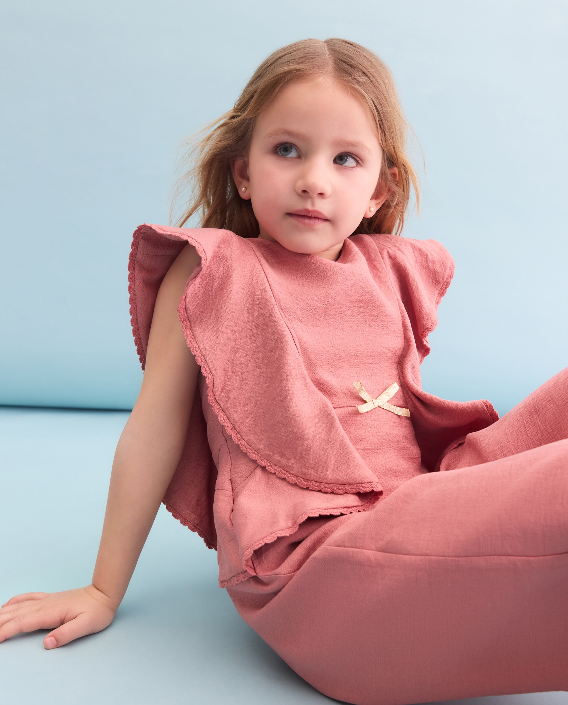 Imagem 0 de Macacão sem Mangas com Folhos e Laço na Cintura