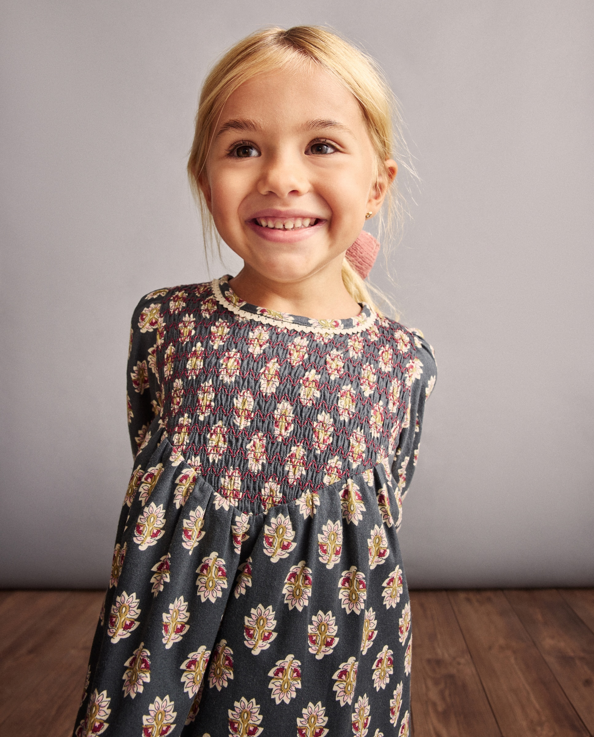 Vestido de Algodão de Manga Comprida com Smock à Máquina e All Over Print Floral Preto-3