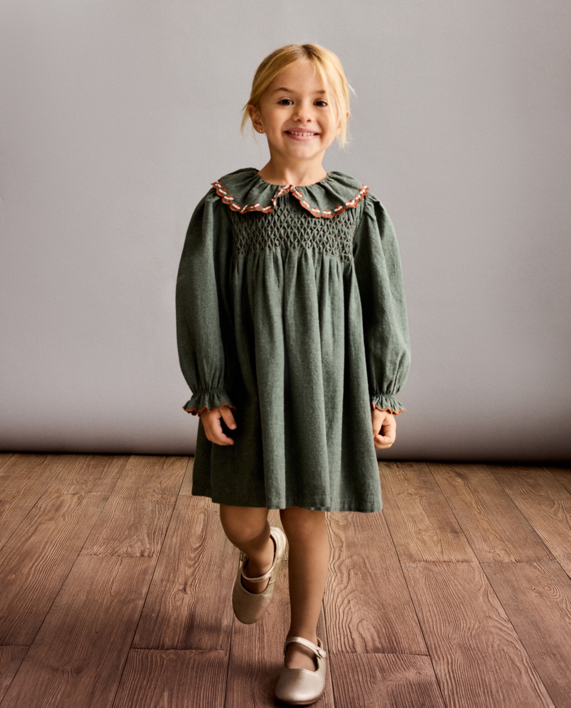 Imagem 0 de Vestido com Favos de Mel à Mão
