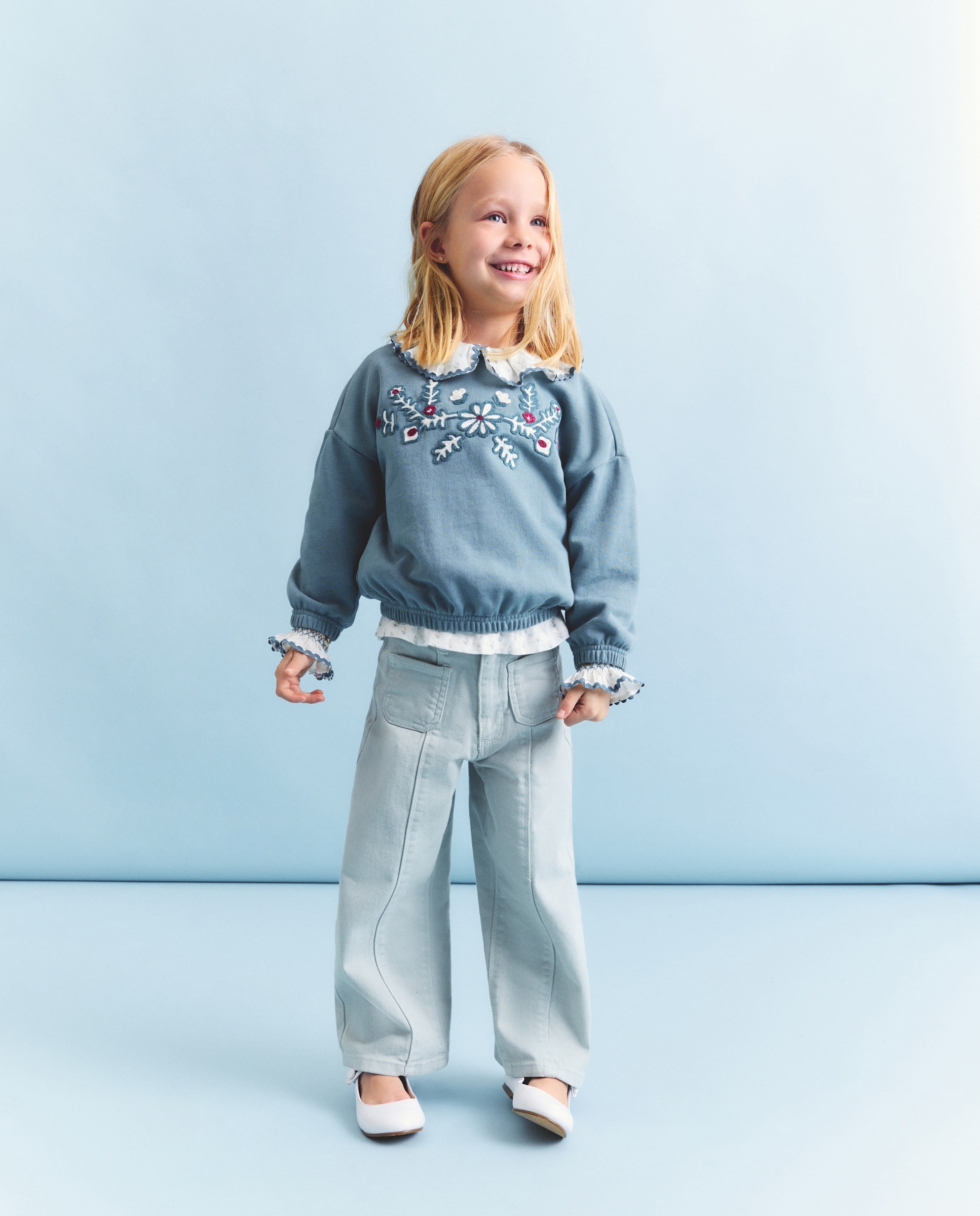 Sweatshirt com Bordado Floral Verde Pato-2