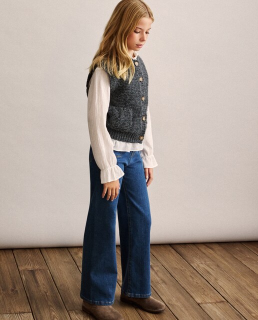 Imagen 0 de Chaleco boxy con botones y bolsillos de niña