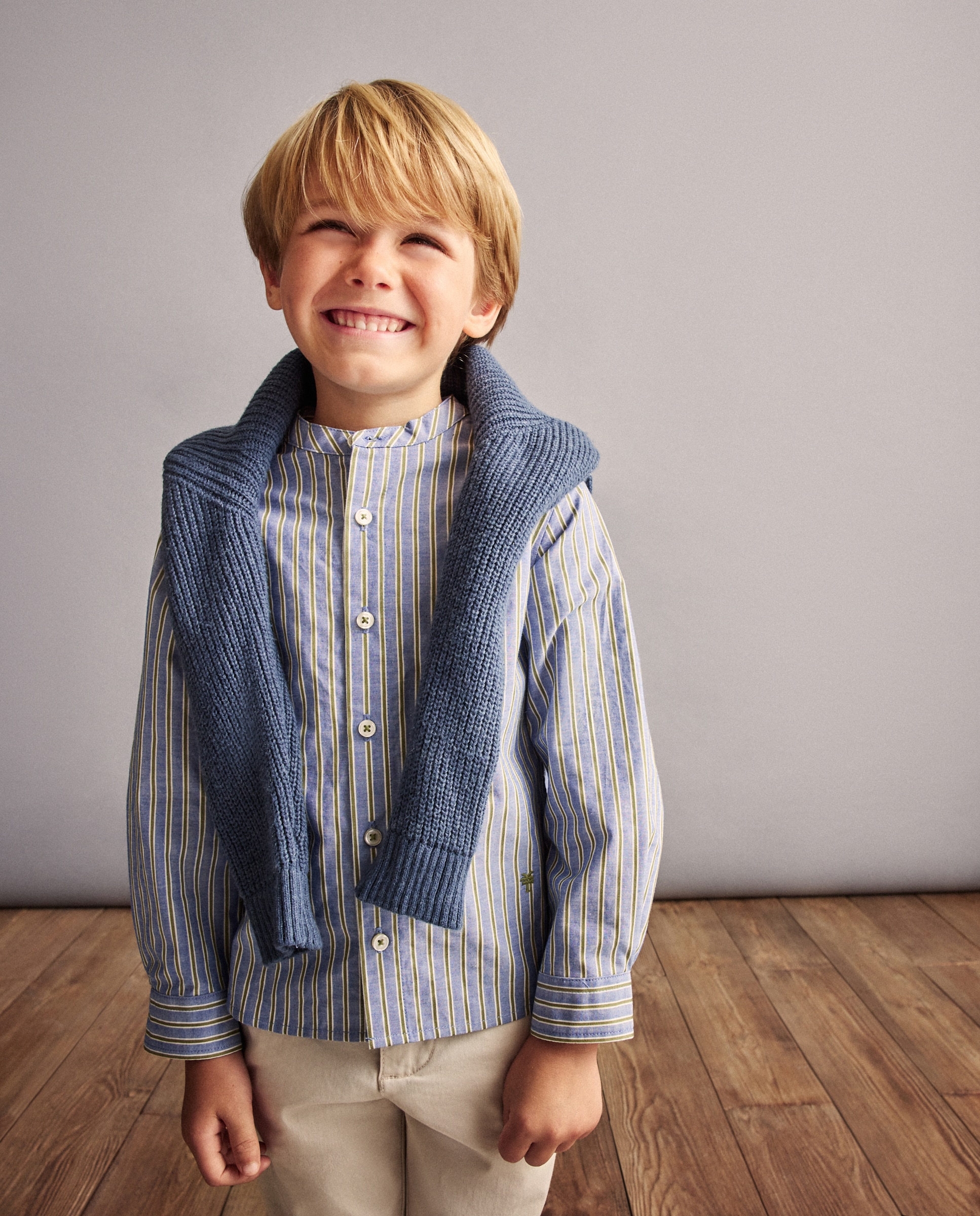 Camisa às Riscas com Manga Comprida e Gola à Padre Azul-2